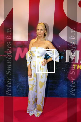 Amsterdam 30 september 2022
Premiere Misfit in Pathe arena.
De cast bestond oa uit Bettina Holwerda, Timor Steffens Senna Ramos Duncan Tromp Stefania Nienke v Dijk Anique Dreamon Kes v d Broek Ricky Naingolan Roosmarijn Wind Felice Poppeliers en Kimberley Agyarko
