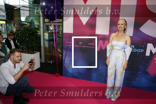 Amsterdam 30 september 2022
Premiere Misfit in Pathe arena.
De cast bestond oa uit Bettina Holwerda, Timor Steffens Senna Ramos Duncan Tromp Stefania Nienke v Dijk Anique Dreamon Kes v d Broek Ricky Naingolan Roosmarijn Wind Felice Poppeliers en Kimberley Agyarko