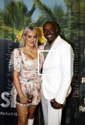 Amsterdam 25 september 2022
Premiere ticket to paradise in Tuschinski.
Carlos Lens met partner Linda Verdam