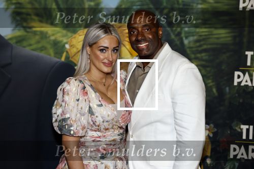 Amsterdam 25 september 2022
Premiere ticket to paradise in Tuschinski.
Carlos Lens met partner Linda Verdam