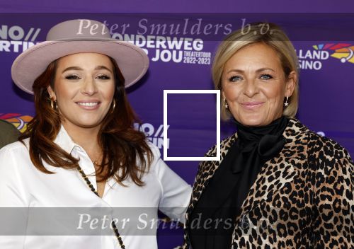 Amstelveen 26 september 2022
Premiere theatershow Tino Martin in de schouwburg van Amstelveen . Caroline Tensen met haar dochter Lotte Wisse