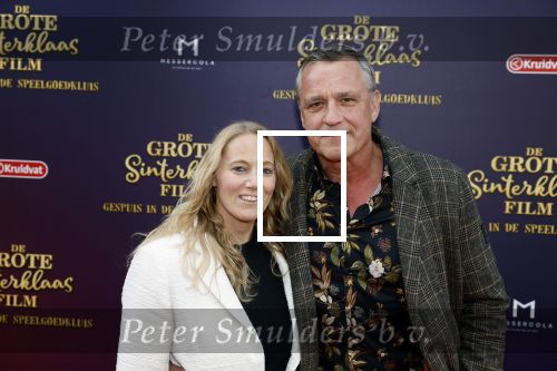 Amsterdam 2 oktober 2022
Premiere de grote sinterklaasfilm gespuis in de speelgoedkluis in Tuschinski. 
Chris Tates met partner