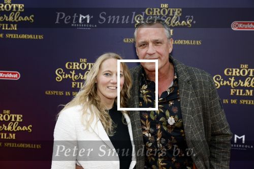 Amsterdam 2 oktober 2022
Premiere de grote sinterklaasfilm gespuis in de speelgoedkluis in Tuschinski. 
Chris Tates met partner