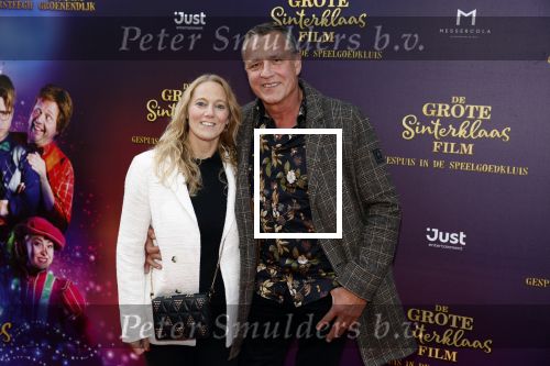 Amsterdam 2 oktober 2022
Premiere de grote sinterklaasfilm gespuis in de speelgoedkluis in Tuschinski. 
Chris Tates met partner
