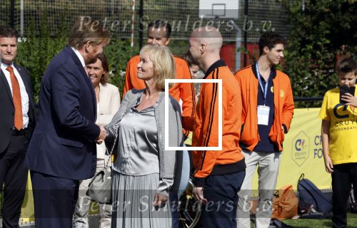Amsterdam 21 september 2022
Koning Willem Alexander bezoekt sportdag van de Johan Cruyff foundation op de toekomst en in de Johan Cruyff Arena . Danny Cruyff Jordi Cruyff en zijn dochter Susila .