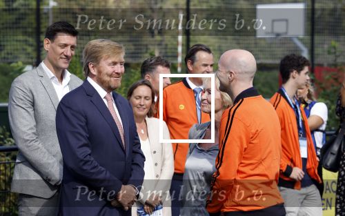 Amsterdam 21 september 2022
Koning Willem Alexander bezoekt sportdag van de Johan Cruyff foundation op de toekomst en in de Johan Cruyff Arena . Danny Cruyff Jordi Cruyff en zijn dochter Susila .