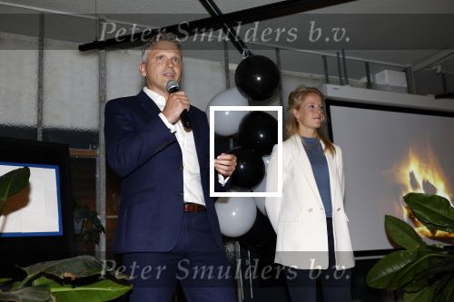 Diemen 27 september 2022
Boekpresentatie Roland Kahn . Roland met de doctoren van het AVLH ziekenhuis