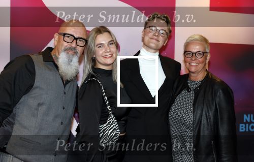 Amsterdam 30 september 2022
Premiere Misfit in Pathe arena.
De cast bestond oa uit Bettina Holwerda, Timor Steffens Senna Ramos Duncan Tromp Stefania Nienke v Dijk Anique Dreamon Kes v d Broek Ricky Naingolan Roosmarijn Wind Felice Poppeliers en Kimberley Agyarko