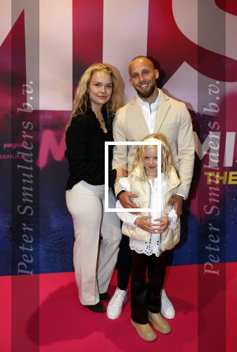Amsterdam 30 september 2022
Premiere Misfit in Pathe arena.
De cast bestond oa uit Bettina Holwerda, Timor Steffens Senna Ramos Duncan Tromp Stefania Nienke v Dijk Anique Dreamon Kes v d Broek Ricky Naingolan Roosmarijn Wind Felice Poppeliers en Kimberley Agyarko . Edino v Dorsten met vrouw en dochter