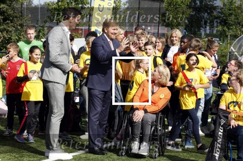 Amsterdam 21 september 2022
Koning Willem Alexander bezoekt sportdag van de Johan Cruyff foundation op de toekomst en in de Johan Cruyff Arena . Danny Cruyff Jordi Cruyff en zijn dochter Susila . Esther Vergeer