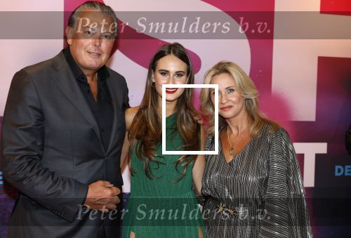 Amsterdam 30 september 2022
Premiere Misfit in Pathe arena.
De cast bestond oa uit Bettina Holwerda, Timor Steffens Senna Ramos Duncan Tromp Stefania Nienke v Dijk Anique Dreamon Kes v d Broek Ricky Naingolan Roosmarijn Wind Felice Poppeliers en Kimberley Agyarko . Felice met ouders