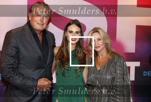Amsterdam 30 september 2022
Premiere Misfit in Pathe arena.
De cast bestond oa uit Bettina Holwerda, Timor Steffens Senna Ramos Duncan Tromp Stefania Nienke v Dijk Anique Dreamon Kes v d Broek Ricky Naingolan Roosmarijn Wind Felice Poppeliers en Kimberley Agyarko . Felice met ouders