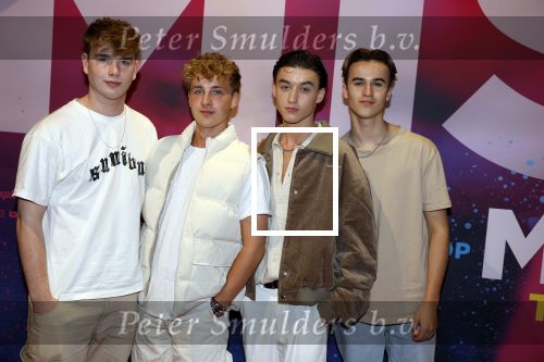 Amsterdam 30 september 2022
Premiere Misfit in Pathe arena.
De cast bestond oa uit Bettina Holwerda, Timor Steffens Senna Ramos Duncan Tromp Stefania Nienke v Dijk Anique Dreamon Kes v d Broek Ricky Naingolan Roosmarijn Wind Felice Poppeliers en Kimberley Agyarko . Fource met oa Max Mies