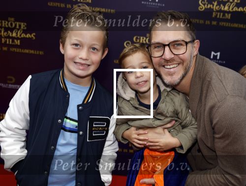 Amsterdam 2 oktober 2022
Premiere de grote sinterklaasfilm gespuis in de speelgoedkluis in Tuschinski. 
Frank Groeneveld met kinderen