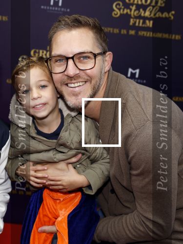 Amsterdam 2 oktober 2022
Premiere de grote sinterklaasfilm gespuis in de speelgoedkluis in Tuschinski. 
Frank Groeneveld met kinderen