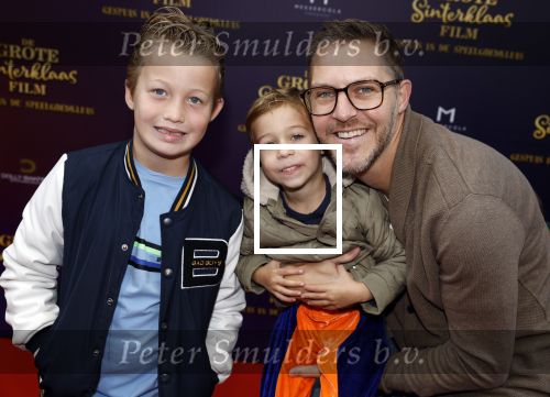 Amsterdam 2 oktober 2022
Premiere de grote sinterklaasfilm gespuis in de speelgoedkluis in Tuschinski. 
Frank Groeneveld met kinderen