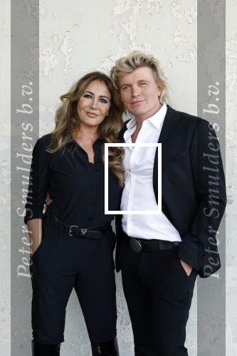 Ijmuiden 4 oktober 2022
Persconferentie in het pand / loods van Hans Klok .
Hans met Sittah Koene