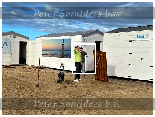 Knokke, 10 Oktober 2022 Strandtent Indi Beach einde seizoen en dus het demonteren van alles