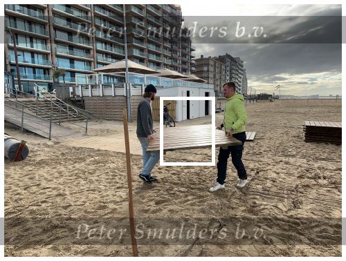 Knokke, 10 Oktober 2022 Strandtent Indi Beach einde seizoen en dus het demonteren van alles
