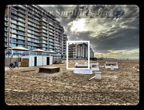 Knokke, 10 Oktober 2022 Strandtent Indi Beach einde seizoen en dus het demonteren van alles