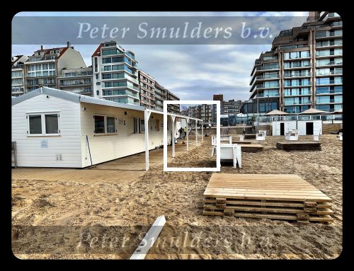 Knokke, 10 Oktober 2022 Strandtent Indi Beach einde seizoen en dus het demonteren van alles