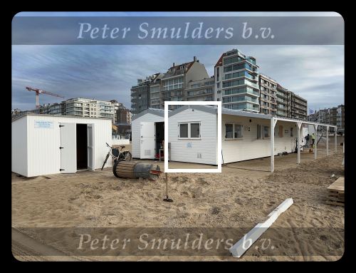Knokke, 10 Oktober 2022 Strandtent Indi Beach einde seizoen en dus het demonteren van alles