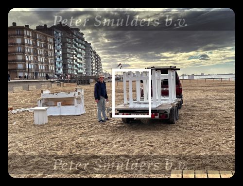 Knokke, 10 Oktober 2022 Strandtent Indi Beach einde seizoen en dus het demonteren van alles