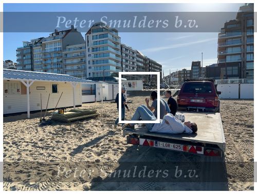 Knokke, 10 Oktober 2022 Strandtent Indi Beach einde seizoen en dus het demonteren van alles