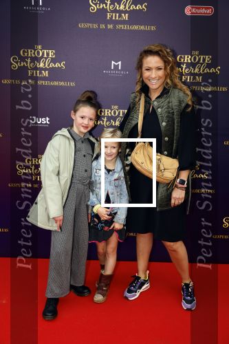 Amsterdam 2 oktober 2022
Premiere de grote sinterklaasfilm gespuis in de speelgoedkluis in Tuschinski. 
Jessica Mendels met kinderen