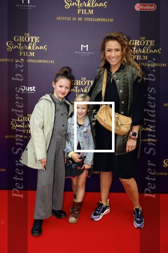 Amsterdam 2 oktober 2022
Premiere de grote sinterklaasfilm gespuis in de speelgoedkluis in Tuschinski. 
Jessica Mendels met kinderen