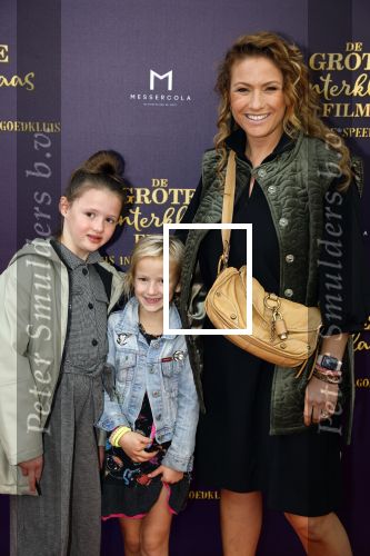 Amsterdam 2 oktober 2022
Premiere de grote sinterklaasfilm gespuis in de speelgoedkluis in Tuschinski. 
Jessica Mendels met kinderen