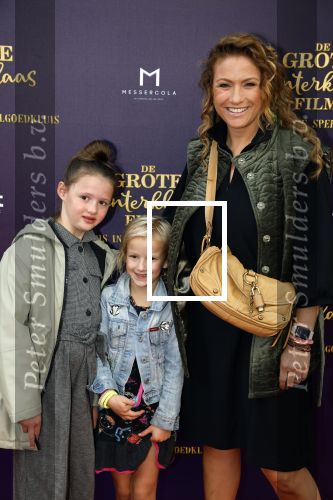 Amsterdam 2 oktober 2022
Premiere de grote sinterklaasfilm gespuis in de speelgoedkluis in Tuschinski. 
Jessica Mendels met kinderen