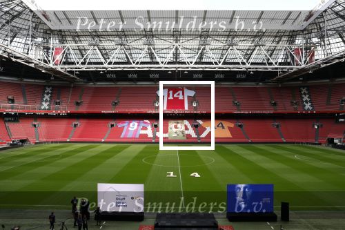 Amsterdam 21 september 2022
Koning Willem Alexander bezoekt sportdag van de Johan Cruyff foundation op de toekomst en in de Johan Cruyff Arena . Danny Cruyff Jordi Cruyff en zijn dochter Susila . Johan Cruyff shirts op tribuna