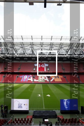 Amsterdam 21 september 2022
Koning Willem Alexander bezoekt sportdag van de Johan Cruyff foundation op de toekomst en in de Johan Cruyff Arena . Danny Cruyff Jordi Cruyff en zijn dochter Susila . Johan Cruyff shirts op tribuna