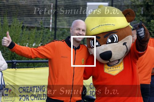 Amsterdam 21 september 2022
Koning Willem Alexander bezoekt sportdag van de Johan Cruyff foundation op de toekomst en in de Johan Cruyff Arena . Danny Cruyff Jordi Cruyff en zijn dochter Susila .