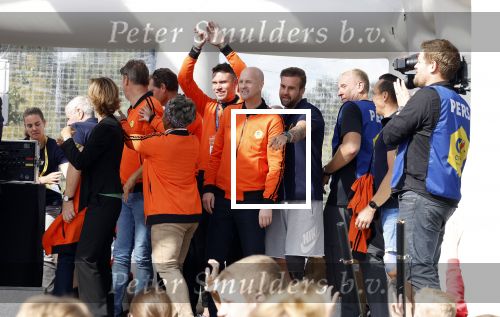 Amsterdam 21 september 2022
Koning Willem Alexander bezoekt sportdag van de Johan Cruyff foundation op de toekomst en in de Johan Cruyff Arena . Danny Cruyff Jordi Cruyff en zijn dochter Susila .