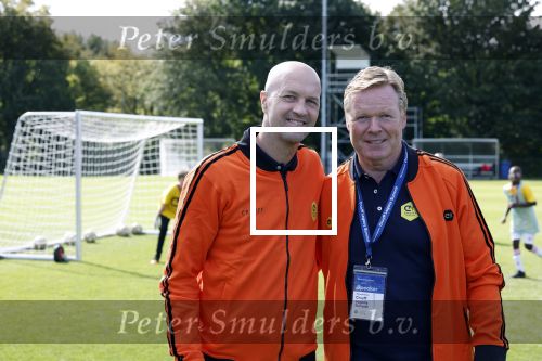Amsterdam 21 september 2022
Koning Willem Alexander bezoekt sportdag van de Johan Cruyff foundation op de toekomst en in de Johan Cruyff Arena . Danny Cruyff Jordi Cruyff en zijn dochter Susila . Jordi Cruyff en Ronald Koeman