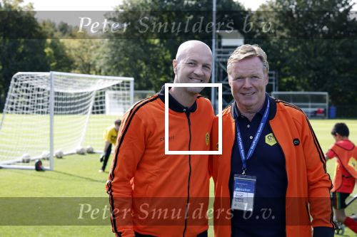 Amsterdam 21 september 2022
Koning Willem Alexander bezoekt sportdag van de Johan Cruyff foundation op de toekomst en in de Johan Cruyff Arena . Danny Cruyff Jordi Cruyff en zijn dochter Susila . Jordi Cruyff en Ronald Koeman