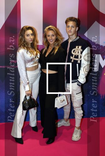 Amsterdam 30 september 2022
Premiere Misfit in Pathe arena.
De cast bestond oa uit Bettina Holwerda, Timor Steffens Senna Ramos Duncan Tromp Stefania Nienke v Dijk Anique Dreamon Kes v d Broek Ricky Naingolan Roosmarijn Wind Felice Poppeliers en Kimberley Agyarko . Kiya v Rossum