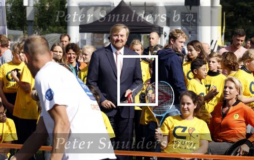 Amsterdam 21 september 2022
Koning Willem Alexander bezoekt sportdag van de Johan Cruyff foundation op de toekomst en in de Johan Cruyff Arena . Danny Cruyff Jordi Cruyff en zijn dochter Susila .
