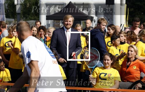 Amsterdam 21 september 2022
Koning Willem Alexander bezoekt sportdag van de Johan Cruyff foundation op de toekomst en in de Johan Cruyff Arena . Danny Cruyff Jordi Cruyff en zijn dochter Susila .