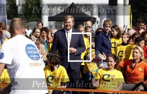 Amsterdam 21 september 2022
Koning Willem Alexander bezoekt sportdag van de Johan Cruyff foundation op de toekomst en in de Johan Cruyff Arena . Danny Cruyff Jordi Cruyff en zijn dochter Susila .