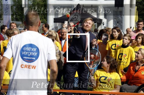 Amsterdam 21 september 2022
Koning Willem Alexander bezoekt sportdag van de Johan Cruyff foundation op de toekomst en in de Johan Cruyff Arena . Danny Cruyff Jordi Cruyff en zijn dochter Susila .
