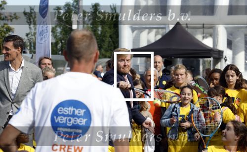Amsterdam 21 september 2022
Koning Willem Alexander bezoekt sportdag van de Johan Cruyff foundation op de toekomst en in de Johan Cruyff Arena . Danny Cruyff Jordi Cruyff en zijn dochter Susila .