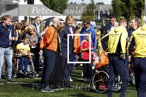 Amsterdam 21 september 2022
Koning Willem Alexander bezoekt sportdag van de Johan Cruyff foundation op de toekomst en in de Johan Cruyff Arena . Danny Cruyff Jordi Cruyff en zijn dochter Susila .
