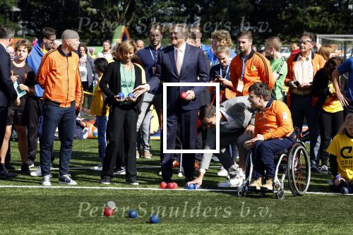 Amsterdam 21 september 2022
Koning Willem Alexander bezoekt sportdag van de Johan Cruyff foundation op de toekomst en in de Johan Cruyff Arena . Danny Cruyff Jordi Cruyff en zijn dochter Susila .