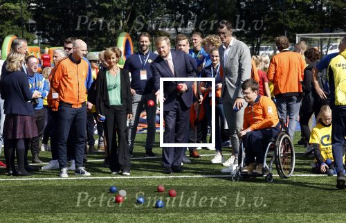 Amsterdam 21 september 2022
Koning Willem Alexander bezoekt sportdag van de Johan Cruyff foundation op de toekomst en in de Johan Cruyff Arena . Danny Cruyff Jordi Cruyff en zijn dochter Susila .