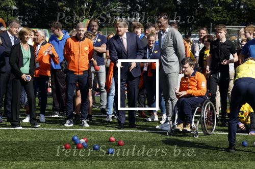 Amsterdam 21 september 2022
Koning Willem Alexander bezoekt sportdag van de Johan Cruyff foundation op de toekomst en in de Johan Cruyff Arena . Danny Cruyff Jordi Cruyff en zijn dochter Susila .