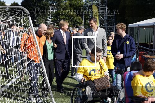 Amsterdam 21 september 2022
Koning Willem Alexander bezoekt sportdag van de Johan Cruyff foundation op de toekomst en in de Johan Cruyff Arena . Danny Cruyff Jordi Cruyff en zijn dochter Susila .