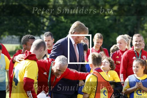 Amsterdam 21 september 2022
Koning Willem Alexander bezoekt sportdag van de Johan Cruyff foundation op de toekomst en in de Johan Cruyff Arena . Danny Cruyff Jordi Cruyff en zijn dochter Susila .
